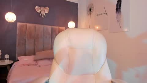 Snapshot of maiiitee_ chatting on March 7, 2025, 4:33 pm Mait online show from March 7, 2025, 4:33 pm