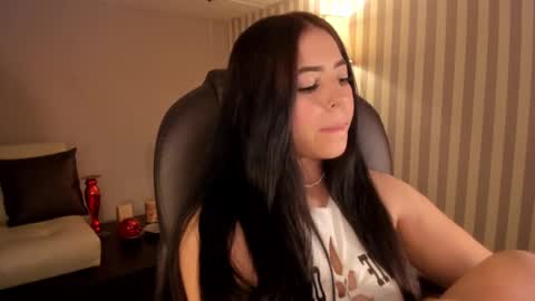 Snapshot of maiiitee_ chatting on October 7, 2025, 6:16 pm Mait online show from October 7, 2025, 6:16 pm