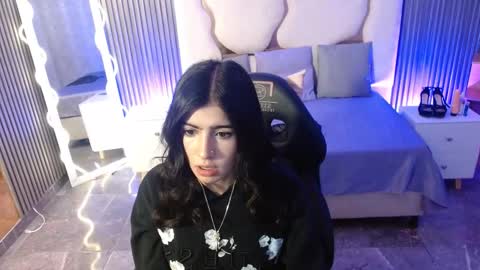 maiily_tay online show from November 15, 2025, 11:29 am