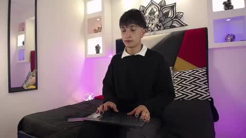 Maiky Cooper online show from March 9, 2025, 5:33 am