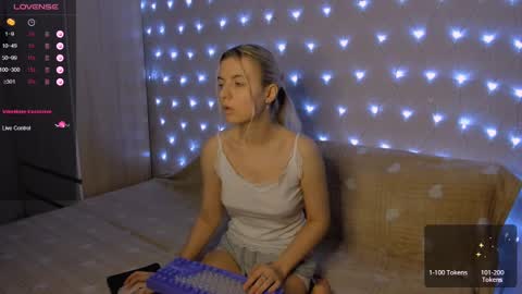 Your kitty online show from December 26, 2024, 2:44 am