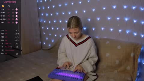 Your kitty online show from February 21, 2025, 3:54 pm