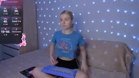 Your kitty online show from October 19, 2025, 3:34 pm