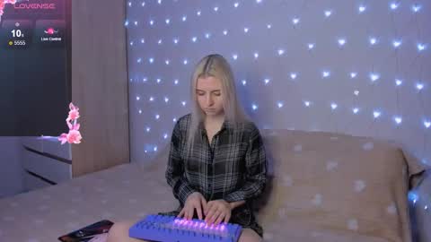 Your kitty online show from October 22, 2025, 3:56 pm