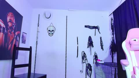 Mailyn online show from December 19, 2024, 7:40 pm