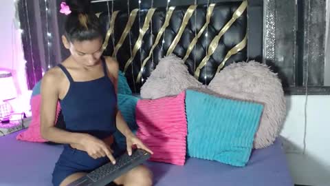 mailyn_gold online show from February 24, 2026, 11:52 am