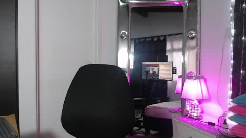 mailyn_gold online show from April 11, 2026, 11:47 am