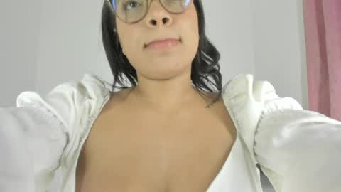Snapshot of maison_sofiaa chatting on April 3, 2026, 6:44 am online show from April 3, 2026, 6:44 am