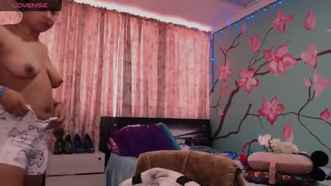 Snapshot of maite_loves chatting on December 18, 2024, 1:23 pm Maite online show from December 18, 2024, 1:23 pm