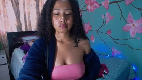 Snapshot of maite_loves chatting on January 3, 2025, 3:44 pm Maite online show from January 3, 2025, 3:44 pm