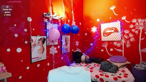 Snapshot of maite_loves chatting on October 8, 2025, 11:19 am Maite online show from October 8, 2025, 11:19 am