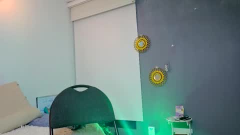 Snapshot of maithe_perroni chatting on February 20, 2026, 12:18 am Lauu online show from February 20, 2026, 12:18 am