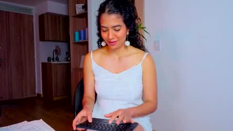   Lauu online show from April 14, 2026, 6:36 pm