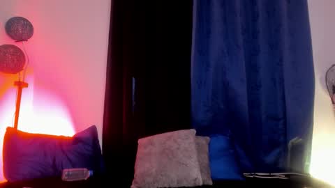 maitte_love online show from November 9, 2025, 9:57 pm