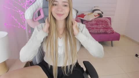 Snapshot of majo_gomez chatting on December 20, 2024, 6:56 pm Majo online show from December 20, 2024, 6:56 pm