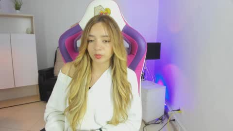 Snapshot of majo_gomez chatting on March 5, 2025, 8:10 pm Majo online show from March 5, 2025, 8:10 pm