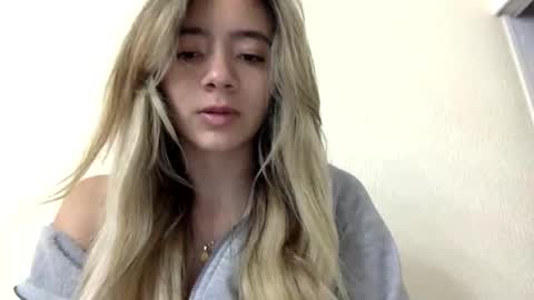 majo_gomezz online show from March 15, 2026, 11:44 pm