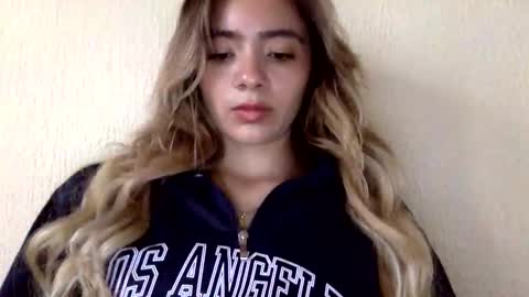 majo_gomezz online show from March 29, 2026, 9:37 pm
