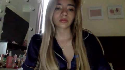 Snapshot of majo_gomezz chatting on April 23, 2026, 10:23 pm majo_gomezz online show from April 23, 2026, 10:23 pm