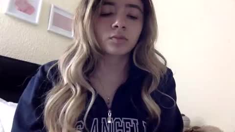 Snapshot of majo_gomezz chatting on May 18, 2026, 2:51 am majo_gomezz online show from May 18, 2026, 2:51 am