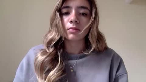 Snapshot of majo_gomezz chatting on May 27, 2026, 3:42 pm majo_gomezz online show from May 27, 2026, 3:42 pm