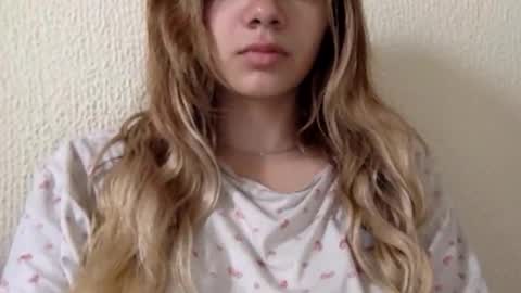 Snapshot of majo_gomezz chatting on June 1, 2026, 3:03 pm majo_gomezz online show from June 1, 2026, 3:03 pm