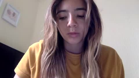 Snapshot of majo_gomezz chatting on July 1, 2026, 5:23 pm majo_gomezz online show from July 1, 2026, 5:23 pm