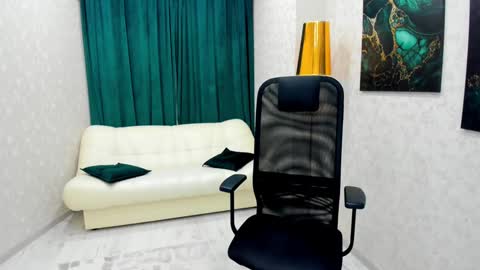 Chloe online show from February 3, 2025, 2:14 am