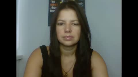 make_mesmile online show from September 11, 2025, 6:02 am