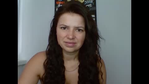 make_mesmile online show from September 13, 2025, 5:51 am