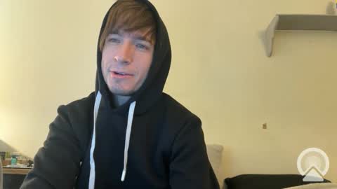 Snapshot of makeithott chatting on December 8, 2024, 3:24 pm makeithott online show from December 8, 2024, 3:24 pm