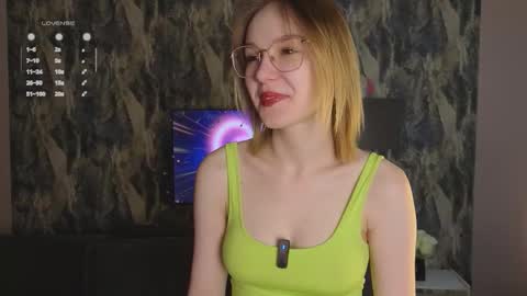 makemecum_now1 online show from November 25, 2025, 11:10 am