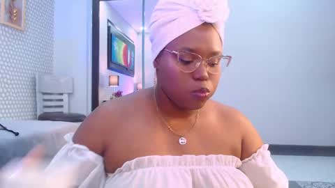 makena online show from February 12, 2025, 3:07 am