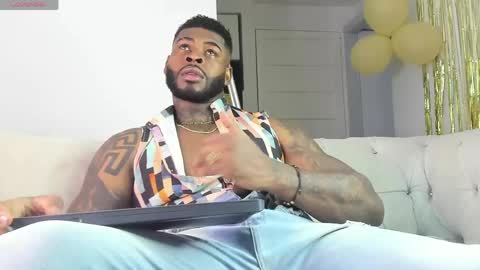 Snapshot of makonneen chatting on May 27, 2026, 11:02 pm Makonnen online show from May 27, 2026, 11:02 pm