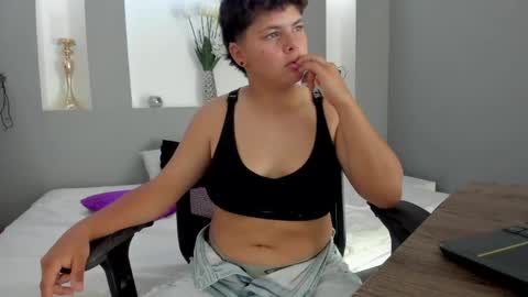 malen_sanchez online show from April 10, 2026, 3:34 am