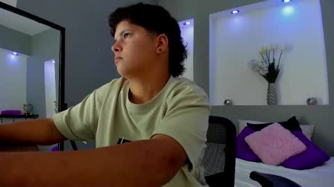 malen_sanchez online show from April 12, 2026, 3:33 am