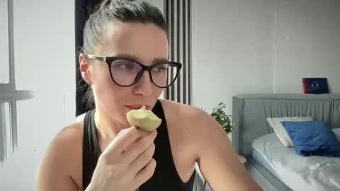 malina568708 online show from March 11, 2025, 2:29 pm