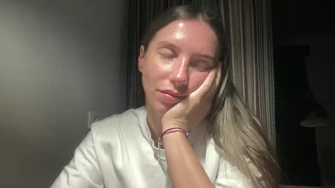 malina568708 online show from October 15, 2025, 8:09 pm