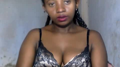 Snapshot of malinah01 chatting on December 17, 2024, 7:29 am malinah01 online show from December 17, 2024, 7:29 am