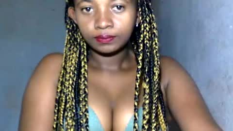 Snapshot of malinah01 chatting on January 19, 2025, 3:39 am malinah01 online show from January 19, 2025, 3:39 am
