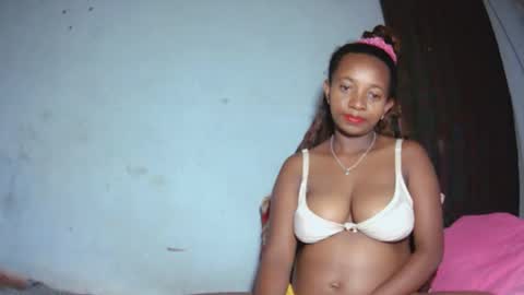 Snapshot of malinah01 chatting on September 29, 2025, 5:18 pm malinah01 online show from September 29, 2025, 5:18 pm