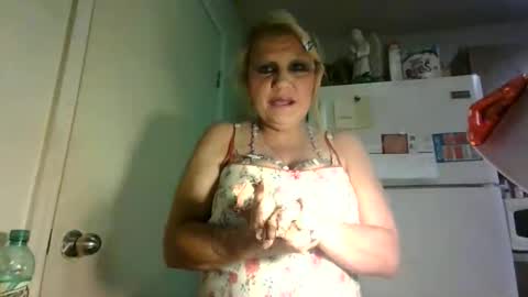 malinda702 online show from April 6, 2026, 5:41 am