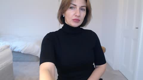 Snapshot of mallinia chatting on February 10, 2025, 5:30 pm mallinia online show from February 10, 2025, 5:30 pm