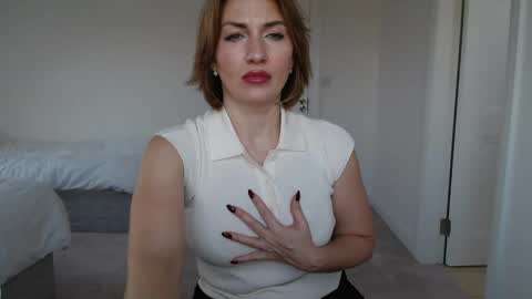 Snapshot of mallinia chatting on March 9, 2025, 4:55 pm mallinia online show from March 9, 2025, 4:55 pm