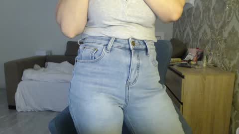 Snapshot of mallinia chatting on December 4, 2025, 11:08 am mallinia online show from December 4, 2025, 11:08 am