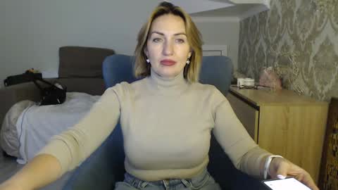 Snapshot of mallinia chatting on December 15, 2025, 12:53 pm mallinia online show from December 15, 2025, 12:53 pm