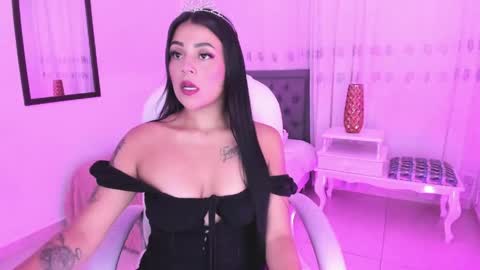 Snapshot of mallorie_owens chatting on April 24, 2026, 5:15 pm Mallorie online show from April 24, 2026, 5:15 pm