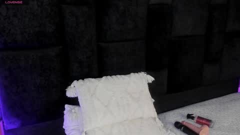 mallory_dietlinde online show from September 26, 2025, 1:42 am