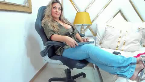 Snapshot of malorysweet chatting on July 28, 2026, 2:13 pm MalorySweet online show from July 28, 2026, 2:13 pm