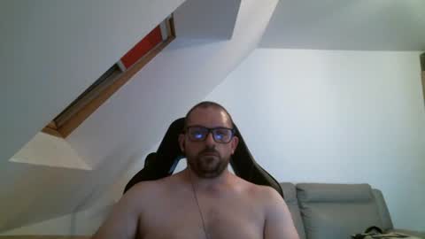 Snapshot of malou2927 chatting on August 4, 2026, 10:45 pm breton online show from August 4, 2026, 10:45 pm
